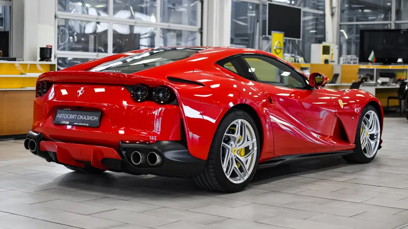 Ferrari 812 Superfast V12 Image 6