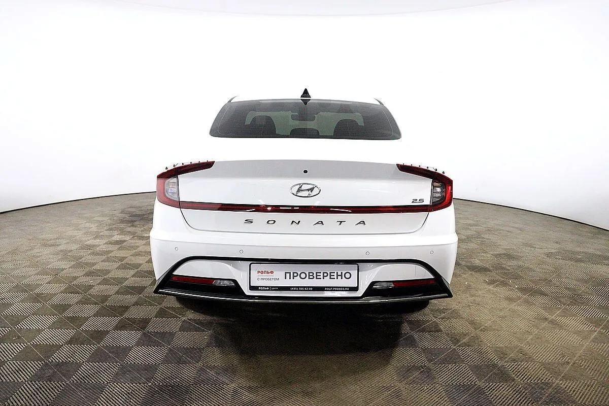 Hyundai Sonata Image 6